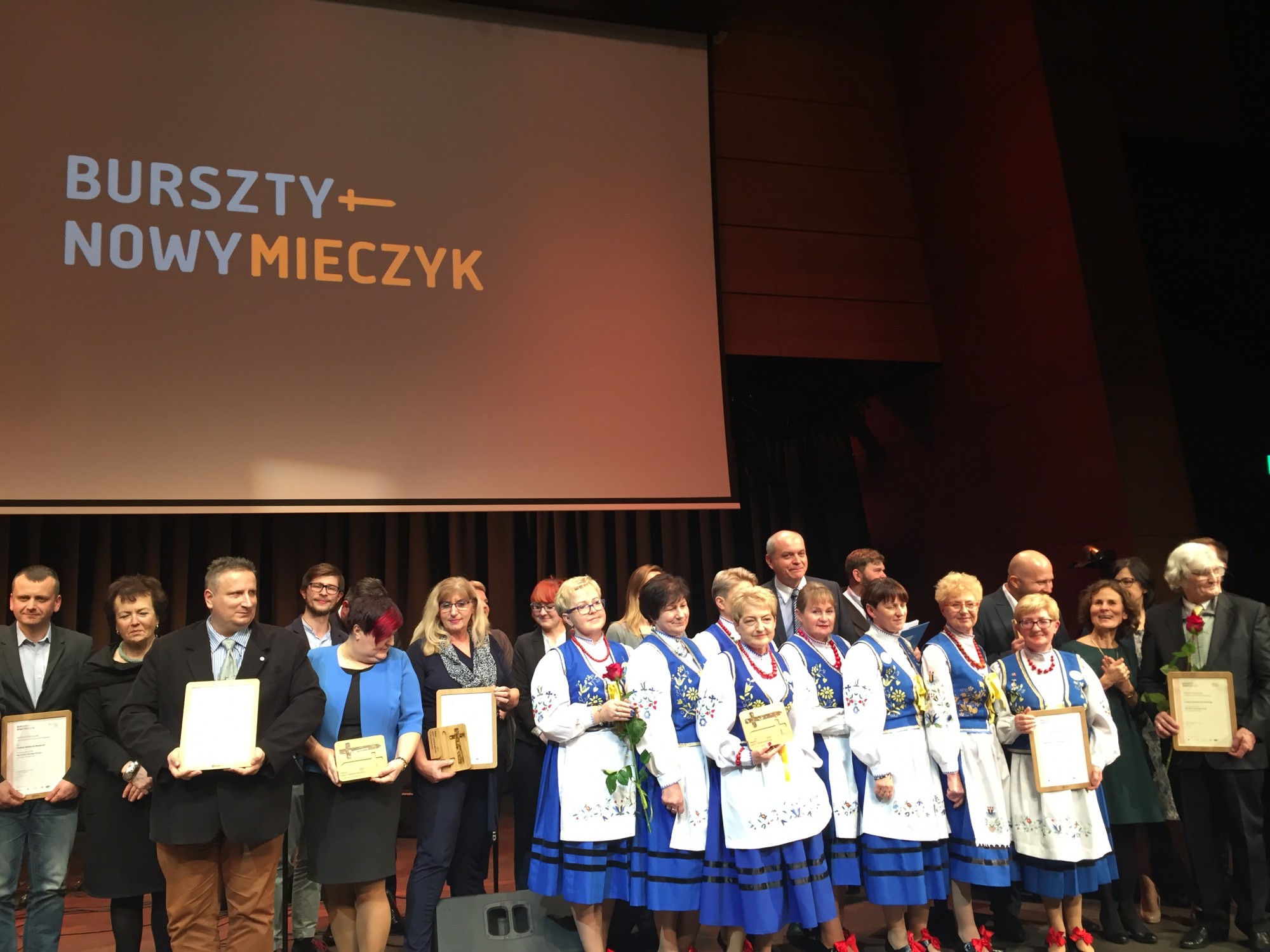 Stowarzyszenie „Kaszubianki” otrzymały Obywatelską Nagrodę Bursztynowego Mieczyka 2017