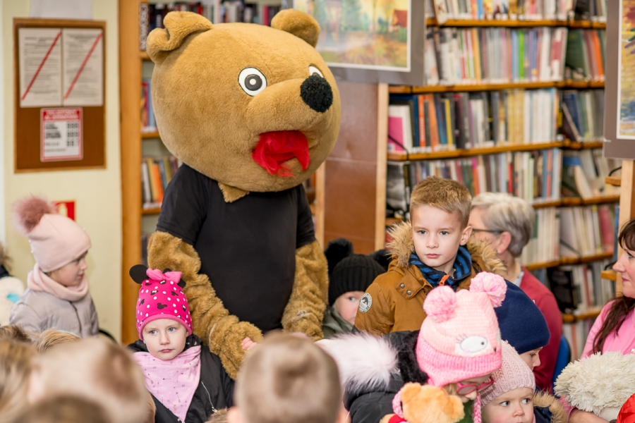 DZIEŃ Z PLUSZOWYM MISIEM W BIBLIOTECE W STĘŻYCY I SZYMBARKU