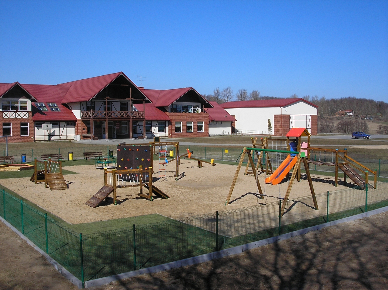 Poprawa jakości życia mieszkańców poprzez budowę placu zabaw w miejscowości Gołubie