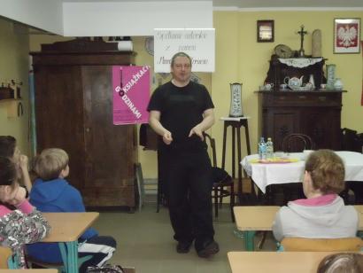Pisarz Marcin Pałasz gościem Filii Bibliotecznej w Kamienicy Szlacheckiej