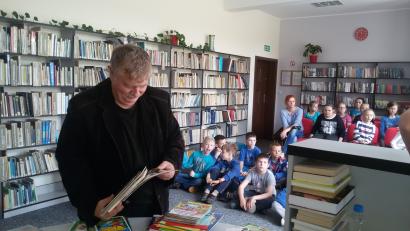 Spotkanie z pisarzem WIESŁAWEM DRABIKIEM w Stężycy i Szymbarku