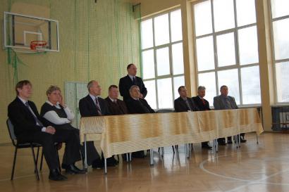 Spotkanie uczniów gimnazjum ZKiW w Stężycy z Wójtem Radnymi Gminy Stężyca dotyczące samorządności