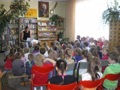 Gminna Biblioteka Publiczna w Stężycy gościła pisarza Tomasza Trojanowskiego