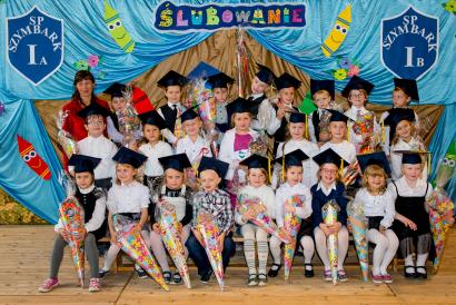 Ślubowanie uczniów klas pierwszych Zespołu Kształcenia i Wychowania w Szymbarku