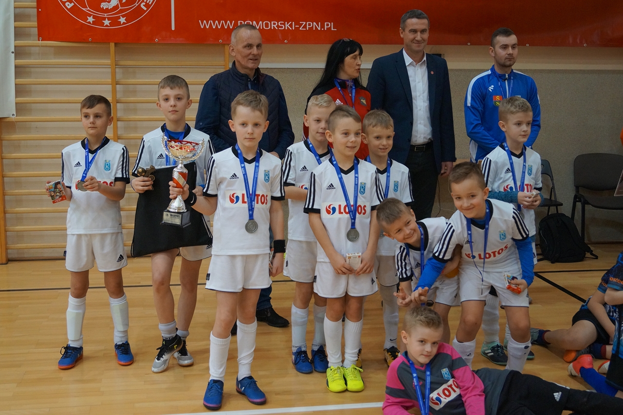 Srebrne medale piłarzy Raduni Stężyca w Lotos Griffin Cup dla rocznika 2009