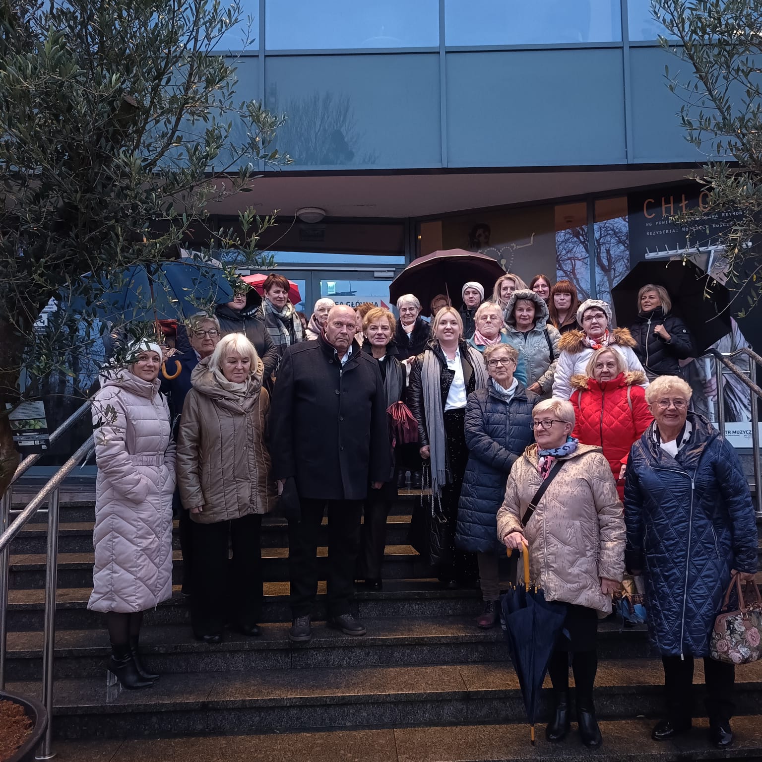 Seniorzy z Kamienicy Szlacheckiej na wyjeździe międzypokoleniowym i konferencji o zdrowiu